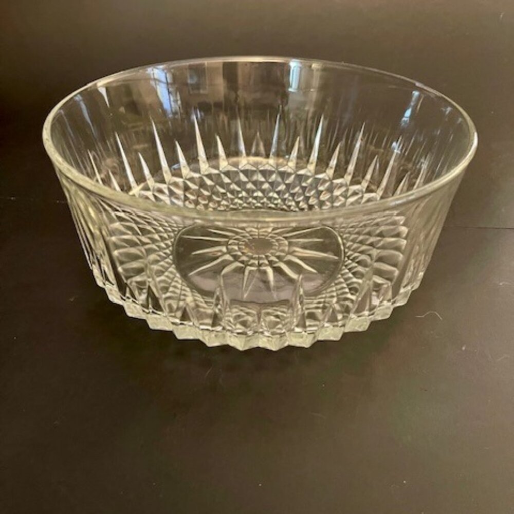 Arcoroc France Round Clear Starburst Glass Salad Bowl 9" Vintage